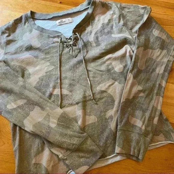 Hollister lace up Camouflage top - Picture 2 of 8